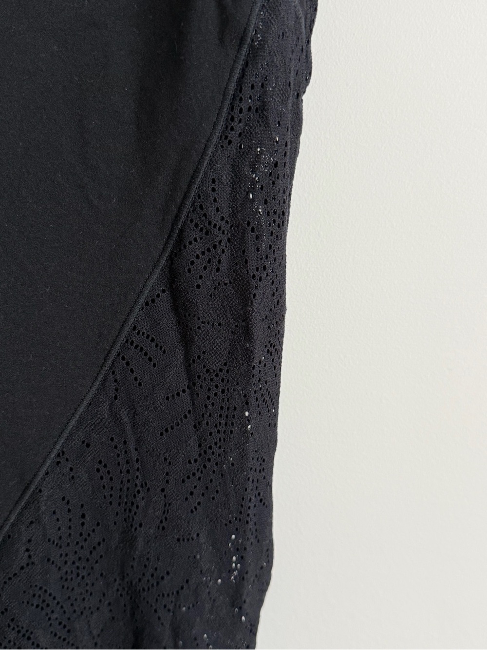 Halara SoftlyZero High Waisted Crossover Lace Flare Yoga Pants NWT Large - Picture 4 of 10